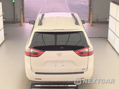 2020 Toyota Sienna XLE 7-Passenger 119.3" WB - zdjęcie 5 z 38 - miniatura