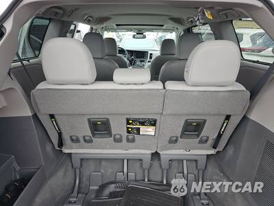 2020 Toyota Sienna XLE 7-Passenger 119.3" WB - zdjęcie 17 z 38 - miniatura