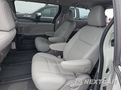2020 Toyota Sienna XLE 7-Passenger 119.3" WB - zdjęcie 13 z 38 - miniatura