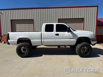 2005 Chevrolet Silverado 2500HD WT Extended Cab Medium Bed 1SW w/Rear Doors - zdjęcie 2 z 20 - miniatura
