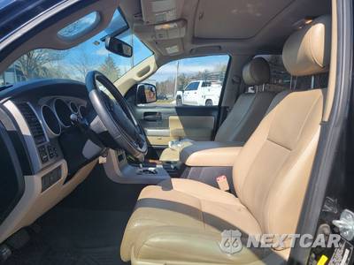 2012 Toyota Sequoia SR5 - zdjęcie 7 z 26 - miniatura