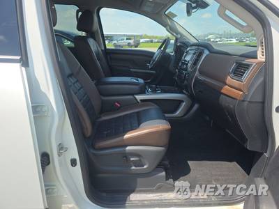 2018 Nissan TITAN Platinum Reserve Crew Cab Extra Short Bed - zdjęcie 8 z 24 - miniatura