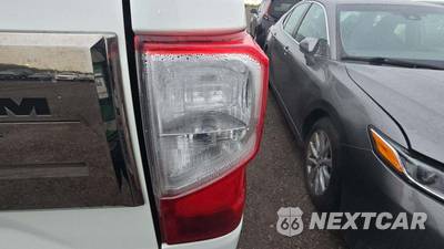 2018 Nissan TITAN Platinum Reserve Crew Cab Extra Short Bed - zdjęcie 21 z 24 - miniatura