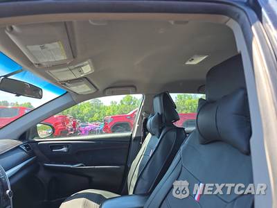 2016 Toyota Camry XSE - zdjęcie 17 z 56 - miniatura