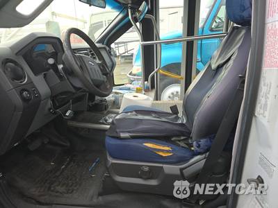 2011 Ford Super Duty F-550 Cab Chassis XL Regular Cab DRW - zdjęcie 7 z 33 - miniatura
