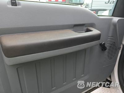 2011 Ford Super Duty F-550 Cab Chassis XL Regular Cab DRW - zdjęcie 9 z 33 - miniatura