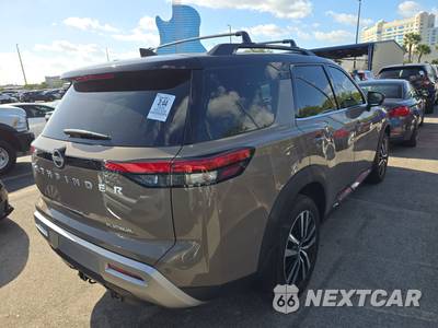 2025 Nissan Pathfinder Platinum - zdjęcie 4 z 24 - miniatura