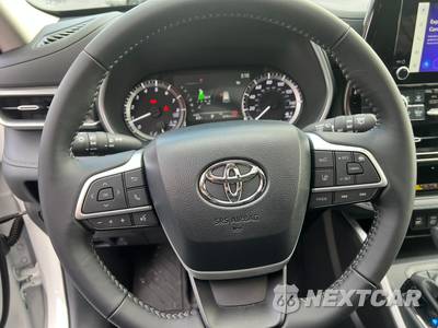 2025 Toyota Highlander XLE - zdjęcie 9 z 20 - miniatura