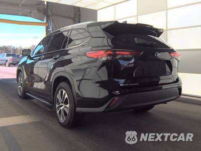 2021 Toyota Highlander XLE - zdjęcie 6 z 34 - miniatura