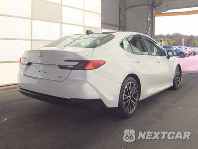 2025 Toyota Camry XLE - zdjęcie 4 z 23 - miniatura