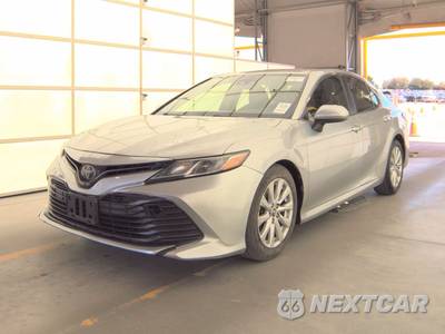 2018 Toyota Camry LE - zdjęcie 1 z 18 - miniatura