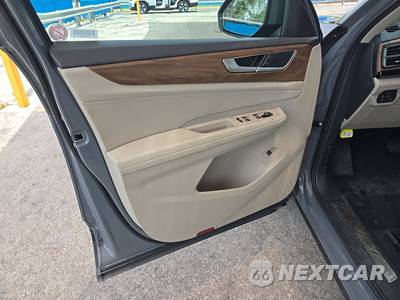 2025 Volkswagen Atlas 2.0T SE w/Technology - zdjęcie 9 z 20 - miniatura