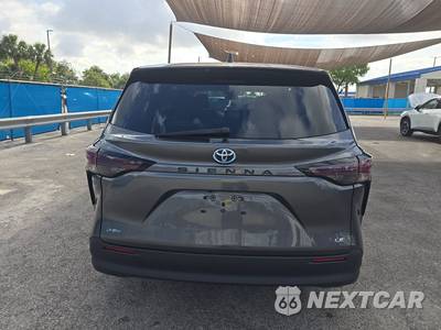2025 Toyota Sienna LE 8-Passenger 120.5" WB - zdjęcie 5 z 23 - miniatura