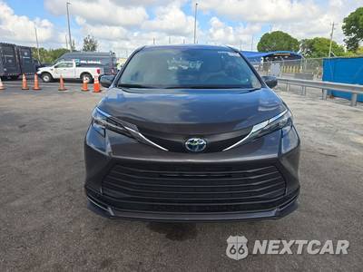 2025 Toyota Sienna LE 8-Passenger 120.5" WB - zdjęcie 2 z 23 - miniatura