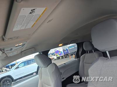 2025 Toyota Sienna LE 8-Passenger 120.5" WB - zdjęcie 19 z 23 - miniatura