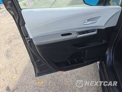 2025 Toyota Sienna LE 8-Passenger 120.5" WB - zdjęcie 9 z 23 - miniatura
