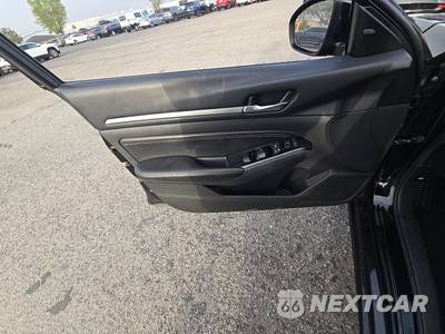 2023 Nissan Altima SL - zdjęcie 9 z 37 - miniatura