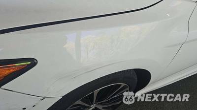 2018 Toyota Camry SE - zdjęcie 30 z 47 - miniatura
