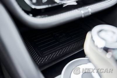 2023 Bentley Bentayga EWB Azure V8 - zdjęcie 75 z 87 - miniatura