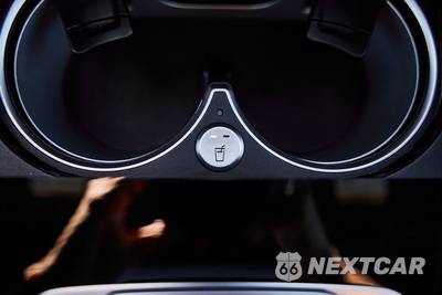 2025 Mercedes-Benz AMG G 63 4MATIC - zdjęcie 70 z 84 - miniatura