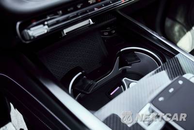 2025 Mercedes-Benz AMG G 63 4MATIC - zdjęcie 69 z 83 - miniatura