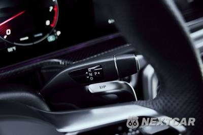 2025 Mercedes-Benz AMG G 63 4MATIC - zdjęcie 62 z 83 - miniatura