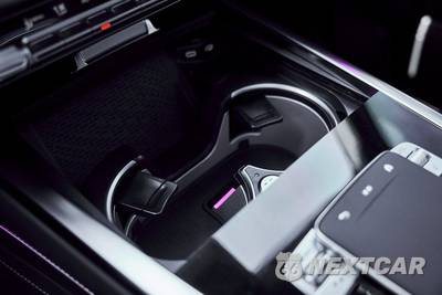 2025 Mercedes-Benz AMG G 63 4MATIC - zdjęcie 70 z 86 - miniatura
