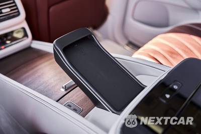 2026 Mercedes-Benz Maybach GLS 600 4MATIC - zdjęcie 53 z 94 - miniatura