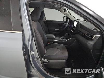 2024 Toyota Highlander LE - zdjęcie 8 z 19 - miniatura