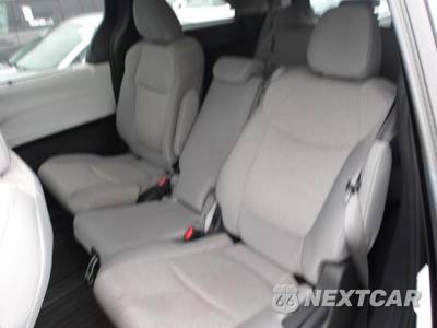 2025 Toyota Sienna LE 8-Passenger 120.5" WB - zdjęcie 16 z 28 - miniatura