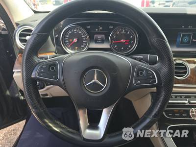 2017 Mercedes-Benz E 300 Sport 4MATIC Sedan - zdjęcie 10 z 18 - miniatura