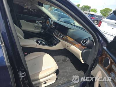 2017 Mercedes-Benz E 300 Sport 4MATIC Sedan - zdjęcie 8 z 18 - miniatura