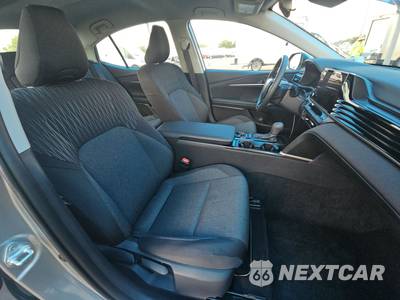 2026 Toyota Camry LE - zdjęcie 8 z 22 - miniatura