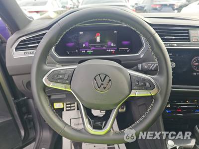 2023 Volkswagen Tiguan SE R-Line Black - zdjęcie 10 z 20 - miniatura