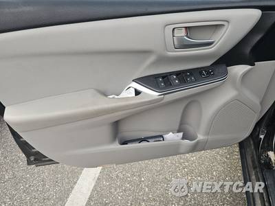2017 Toyota Camry SE - zdjęcie 9 z 27 - miniatura