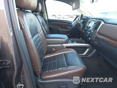 2017 Nissan TITAN Platinum Reserve Crew Cab Short Bed - zdjęcie 10 z 24 - miniatura