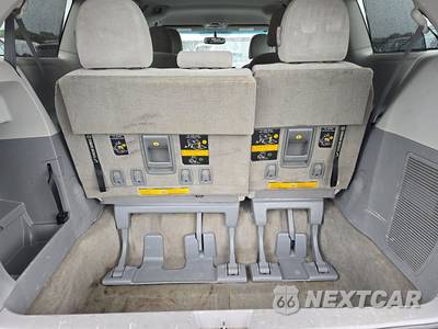 2013 Toyota Sienna LE 8-Passenger 119.3" WB - zdjęcie 17 z 19 - miniatura