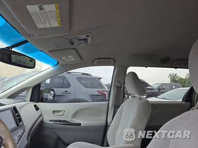 2013 Toyota Sienna LE 8-Passenger 119.3" WB - zdjęcie 18 z 19 - miniatura