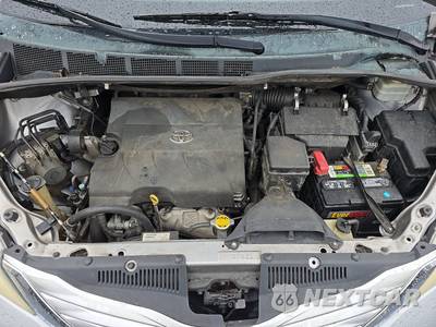 2013 Toyota Sienna LE 8-Passenger 119.3" WB - zdjęcie 16 z 19 - miniatura
