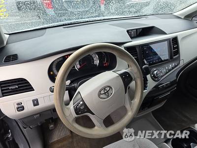 2013 Toyota Sienna LE 8-Passenger 119.3" WB - zdjęcie 11 z 19 - miniatura