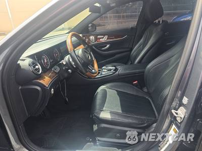 2017 Mercedes-Benz E 300 Luxury Sedan - zdjęcie 7 z 26 - miniatura