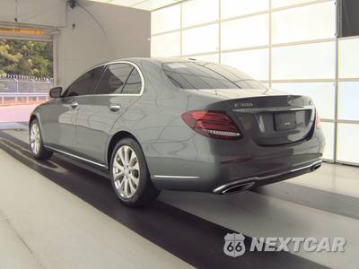 2017 Mercedes-Benz E 300 Luxury Sedan - zdjęcie 6 z 26 - miniatura
