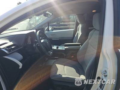 2025 Toyota Sienna LE 8-Passenger 120.5" WB - zdjęcie 7 z 26 - miniatura