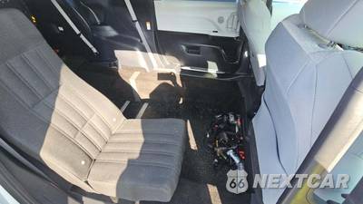2025 Toyota Sienna LE 8-Passenger 120.5" WB - zdjęcie 18 z 26 - miniatura
