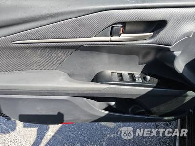 2025 Toyota Camry SE - zdjęcie 15 z 21 - miniatura