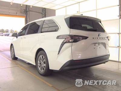 2023 Toyota Sienna XLE 7-Passenger 120.5" WB - zdjęcie 6 z 24 - miniatura