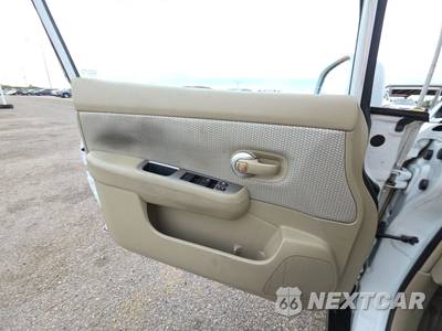 2008 Nissan Versa 1.8 SL Hatchback - zdjęcie 9 z 44 - miniatura