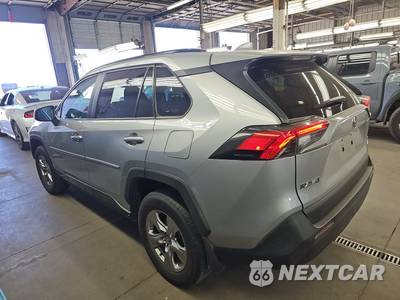 2025 Toyota RAV4 XLE - zdjęcie 6 z 20 - miniatura