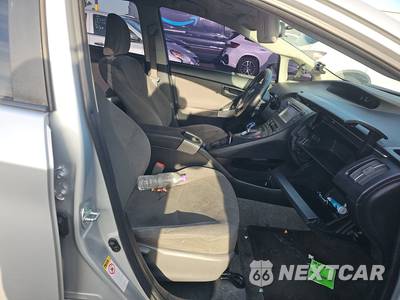 2015 Toyota Prius Two - zdjęcie 8 z 52 - miniatura