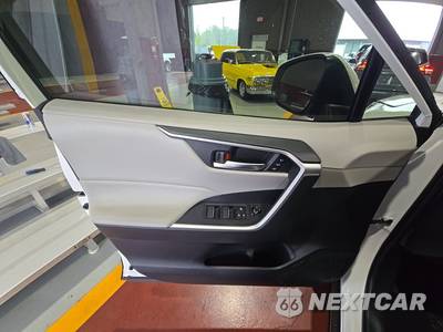 2019 Toyota RAV4 XLE Premium - zdjęcie 9 z 22 - miniatura